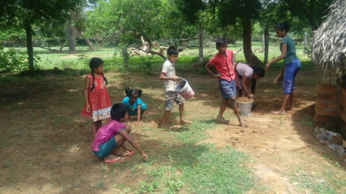 The children in Thamarai Edayanchavadi